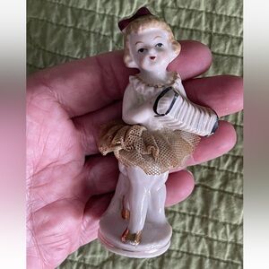 VINTAGE 1950s CERAMIC BALLERINA GIRL IN TUTU PLAYING AN ACCORDION FIGURINE